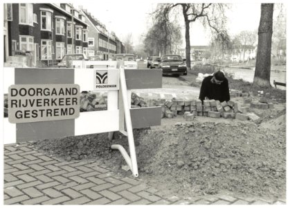 Wegwerkzaamheden op de Jan Gijzenkade, zuidzijde, nabij de Hodsonstraat, ziende naar het noordwesten. NL-HlmNHA 54033994