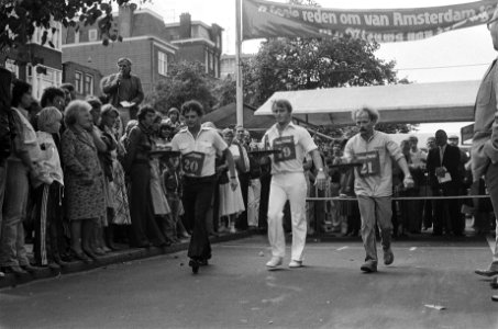 Wedstrijd snelserveren op Jordaan festival, Bestanddeelnr 929-8914