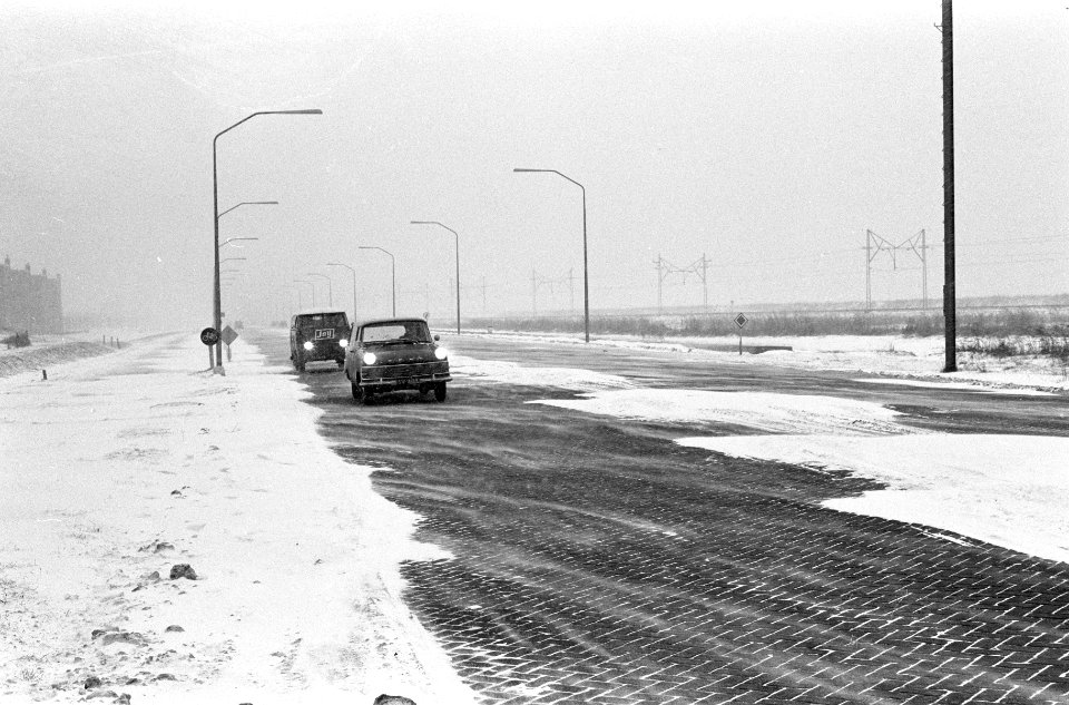 Wegen moeilijk begaanbaar door sneeuwval, Bestanddeelnr 914-6607