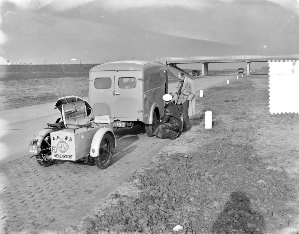 Wegenwacht is present op de nieuwe rijksweg Amsterdam-Utrecht A1, Bestanddeelnr 905-3920