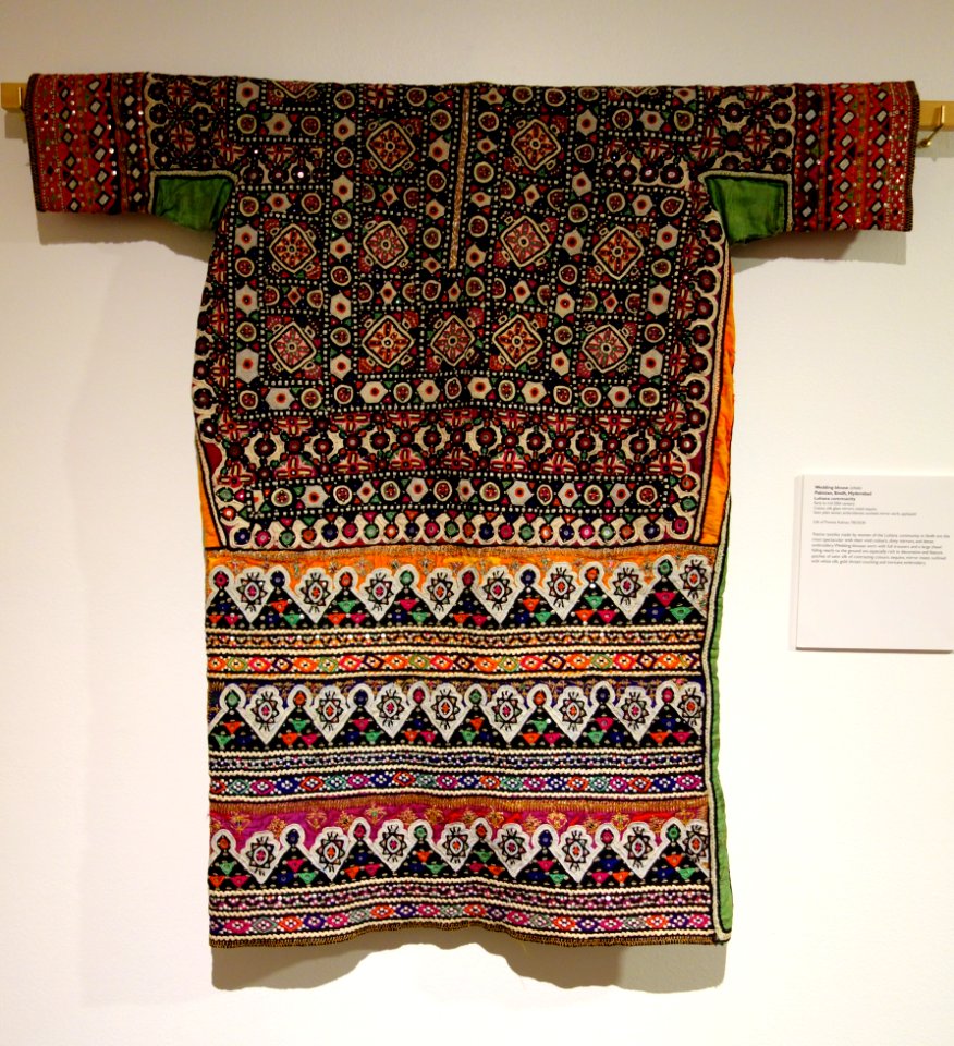 Wedding blouse (cholo), Lohana community, Hyderabad, Sindh, Parkistan, view 1, early to mid 20th century, cotton, silk, glass mirrors, metal sequins - Textile Museum of Canada - DSC00987