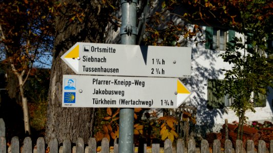 Wegweiser am Wertachweg in Ettringen