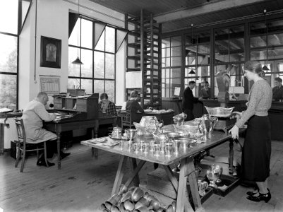 Wegen van zilveren gebruiksvoorwerpen bij de fa Gerritsen & Van Kempen in Zeist, Bestanddeelnr 190-0525