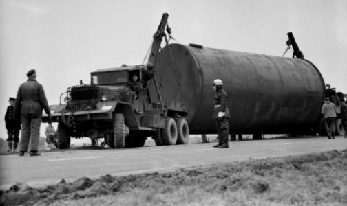 Wegtransport enorme ketel SchagenHoogwoud, Bestanddeelnr 904-9673