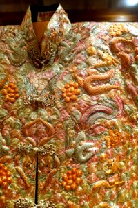 Wedding costume in midi (dense embroidery) style, view 2, with dragon-and-phoenix patterns - Hong Kong Museum of History - DSC00954