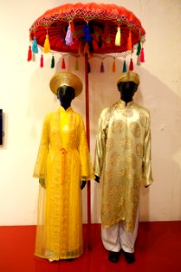 Wedding costumes of Nguyen Duc Thinh and Le Diem Thi, Hue, 2006 - Vietnamese Women's Museum - Hanoi, Vietnam - DSC04355