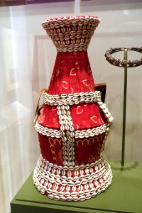 Wedding basket, Somali people, Somalia, 20th century, fiber, cloth, cowrie shells - National Museum of Natural History, United States - DSC00483