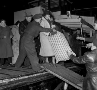 Watersnood 1953. Evacuatie Zierikzee aankomst Dordrecht, Bestanddeelnr 905-5507