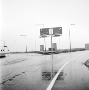 Wegsplitsing met richtingborden, Bestanddeelnr 926-8666