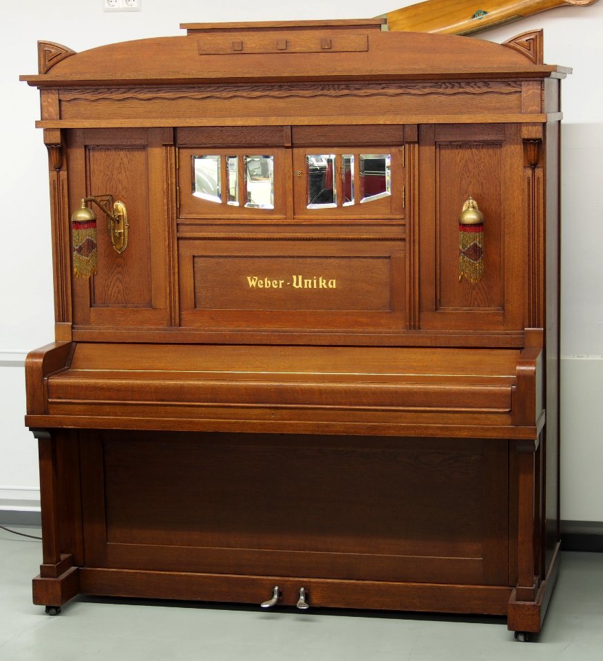 Weber-Unika, Auto & Uhrenwelt Schramberg