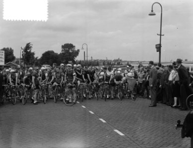 Wegrennen start Omloop van de 6 Provincien Amsterdam, Bestanddeelnr 906-6193