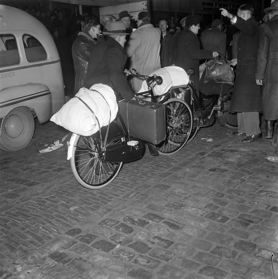 Watersnood 1953. Evacuatie Zierikzee aankomst Dordrecht, Bestanddeelnr 905-5509
