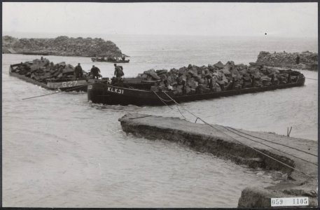 Watersnood 1953. Het dijkgat bij Herkingen op Goeree-Overflakkee, dat in begin f, Bestanddeelnr 059-1105