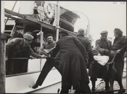 Watersnood 1953. Het koninklijk jacht Piet Hein als hospitaalschip geïnstallee, Bestanddeelnr 059-1119