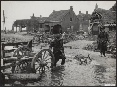 Watersnood 1953. In Ouwerkerk heeft het normale leven nog lang niet zijn oude ga, Bestanddeelnr 059-1070
