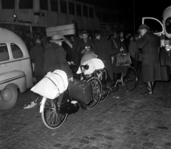 Watersnood 1953. Evacuatie Zierikzee aankomst Dordrecht, Bestanddeelnr 905-5511