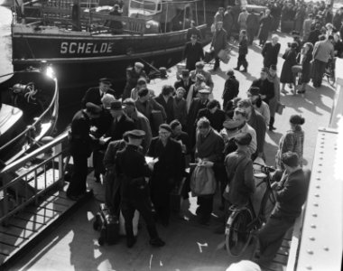 Watersnood 1953. Aankomst boot in Zierikzee, Bestanddeelnr 905-6113
