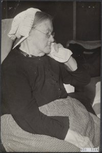 Watersnood 1953. In Rotterdam in de Ahoy-hal arriveren de evacués bij honderden., Bestanddeelnr 059-1349