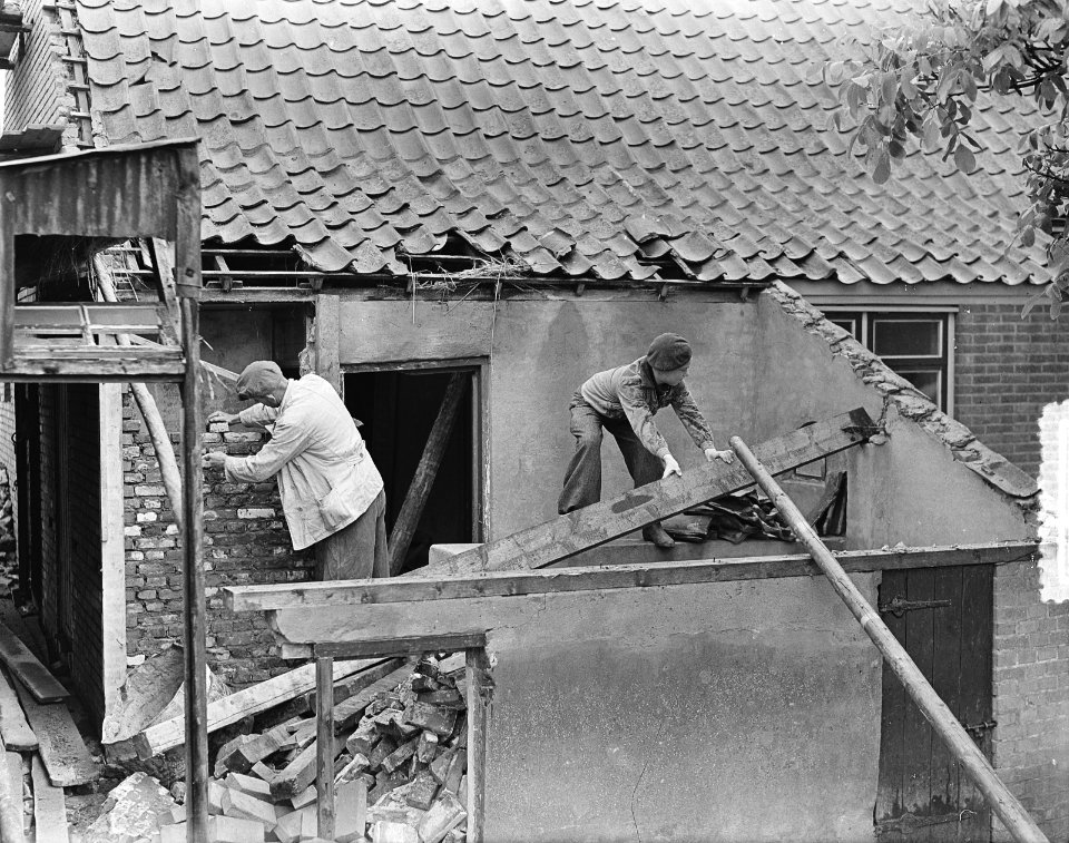 Watersnood Herstelwerk bij H. Stoffels aan huis in Stavenisse dat 7 weken onder , Bestanddeelnr 905-7616