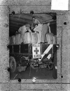 Watersnood 1953 In Italië wordt inzgezameld voor de Nederlandse noodgebieden. , Bestanddeelnr 905-5360