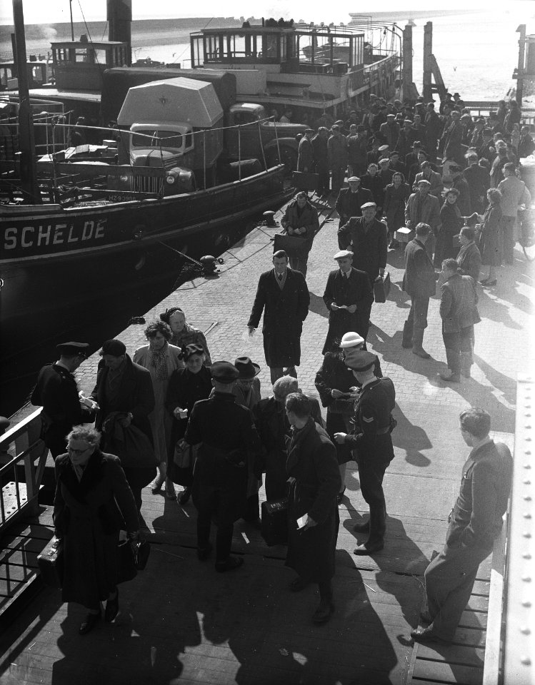 Watersnood 1953. Aankomst boot in Zierikzee, Bestanddeelnr 905-6112