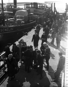 Watersnood 1953. Aankomst boot in Zierikzee, Bestanddeelnr 905-6112