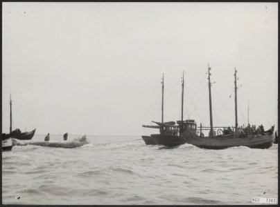 Watersnood 1953. De botters uit Noord-Holland zijn in de Zeeuwse wateren gearri…, Bestanddeelnr 059-1161