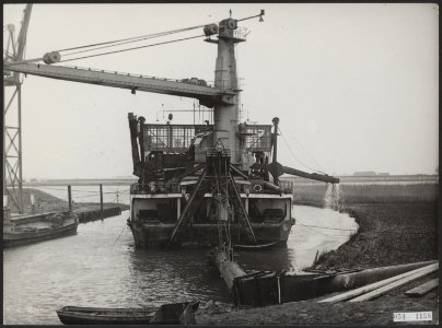 Watersnood 1953. Van de Faustus bij Hoek van Holland is de grote zandzuiger A, Bestanddeelnr 059-1158