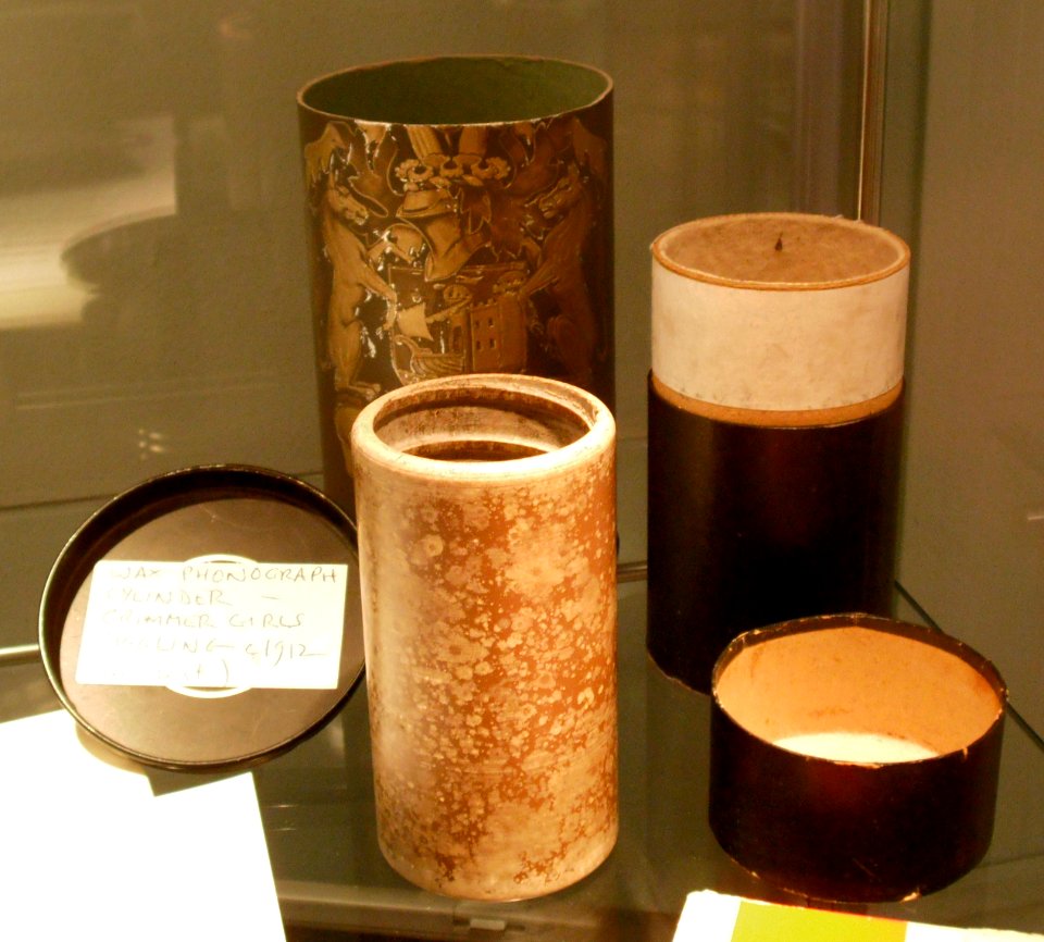 WaxCylinderWithContainers