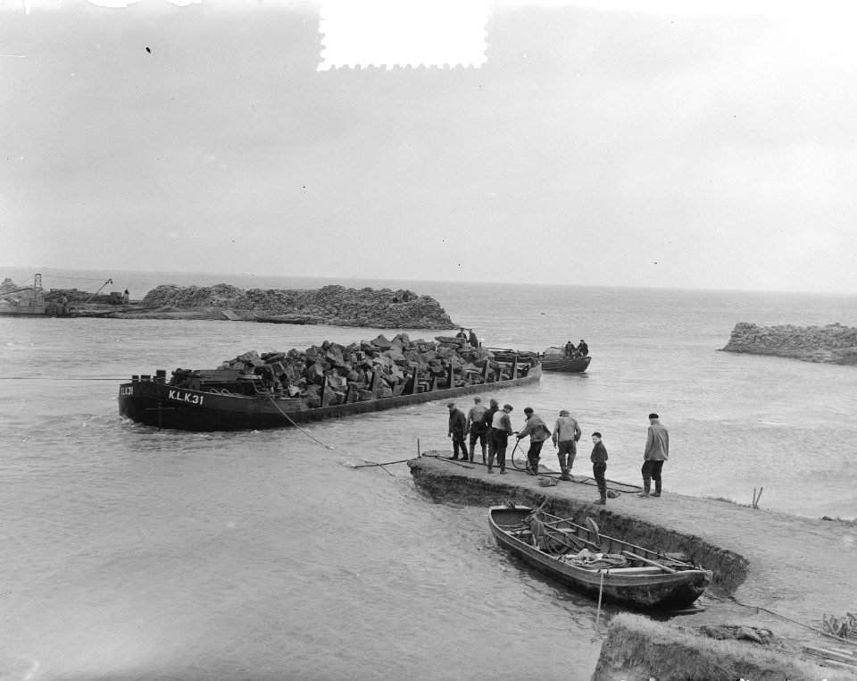 Watersnood 1953 Het dijkgat bij Herkingen op Goeree-Overflakkee, dat in begin f, Bestanddeelnr 905-5958