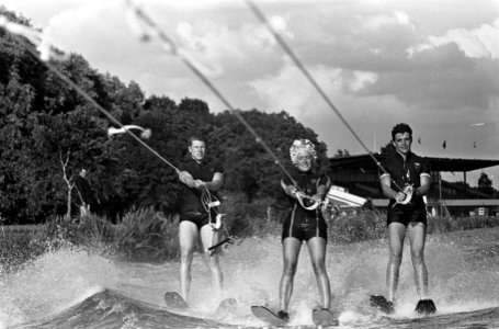 Waterskikampioenschappen op de Bosbaan, de kampioenen v.l.n.r. Edu Braskamp , Co, Bestanddeelnr 918-0286