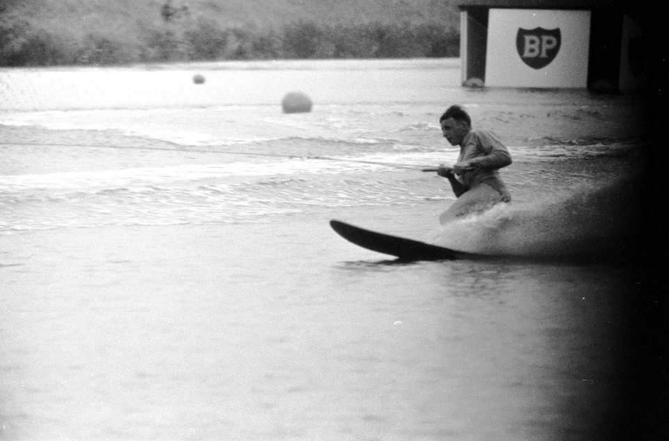 Waterskikampioenschap op de Bosbaan te Amsterdam, Bestanddeelnr 911-4111
