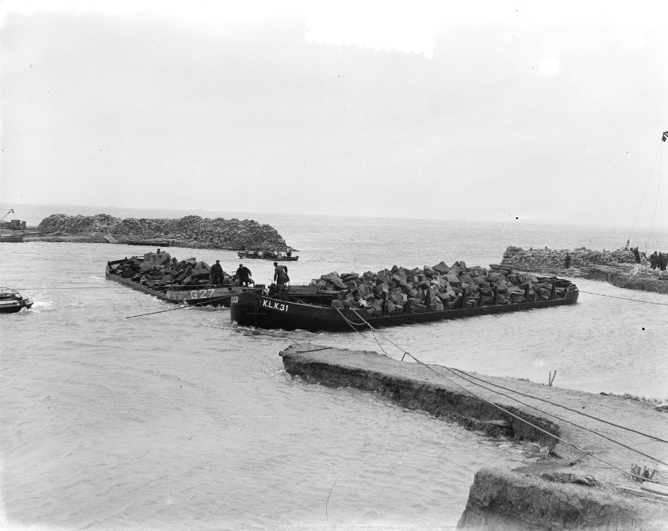 Watersnood 1953 Het dijkgat bij Herkingen op Goeree-Overflakkee, dat in begin f, Bestanddeelnr 905-5959