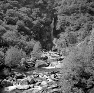Waterval in het Maggia dal, een van de dalen van Tessin, Bestanddeelnr 254-5095
