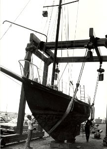 Watersportvereniging IJmond. Een kijkje op de jachthaven van de vereniging. Aangekocht in 1984 van fotograaf C. de Boer. - Gepubliceerd in het Haarlems Dagblad van 13.08.1983. Identificatien, NL-HlmNHA 1478 25900 K 38