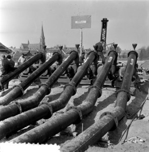 Watersnoodramp 1953. Koningin Juliana bezoekt Nieuw-Vossemeer, Bestanddeelnr 905-6097