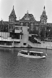Watertrammetje in Amsterdam geintroduceerd watertram voor het Centraal Station, Bestanddeelnr 933-7253