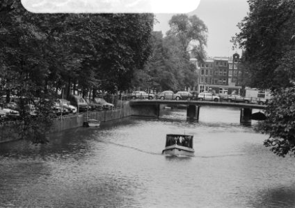 Watertrammetje in Amsterdam geintroduceerd watertram op grachten, Bestanddeelnr 933-7254 photo