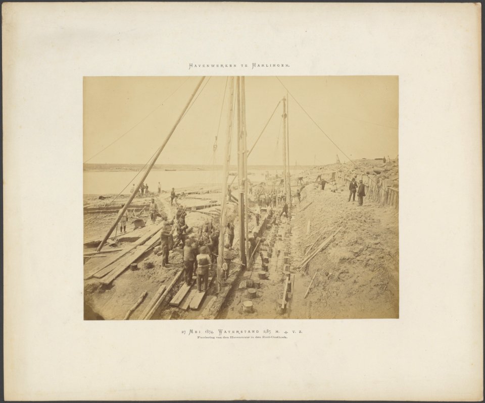 Waterstand 2,85 M beneden volzee. Fundering van de havenmuur in de Zuid-Oosthoek, Bestanddeelnr 146