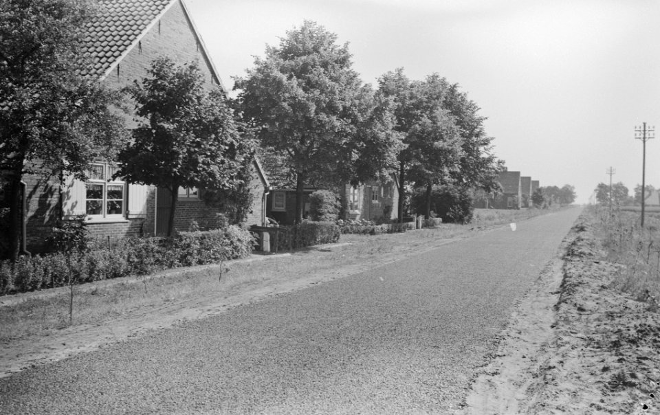Wegen, huizen, bomen, Bestanddeelnr 251-3307