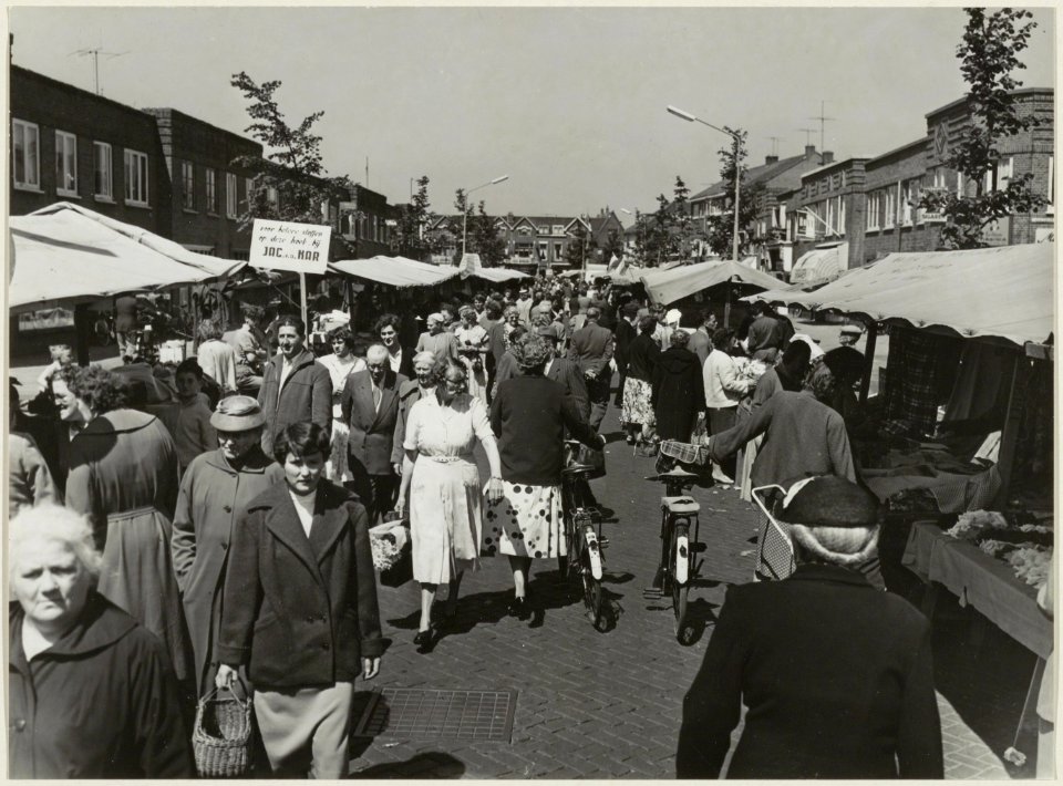 Weekmarkt in de Flores, NL-HlmNHA 54004608