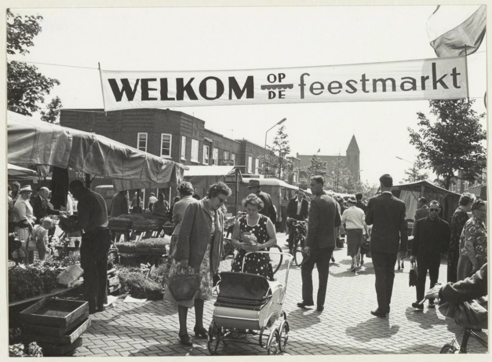 Weekmarkt in de Flores, NL-HlmNHA 54010660