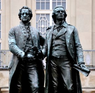 Weimar Goethe-Schiller-Denkmal 2012 02