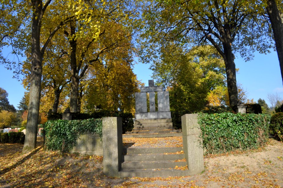 Wehrheim, Friedhof, Kriegerdenkmal