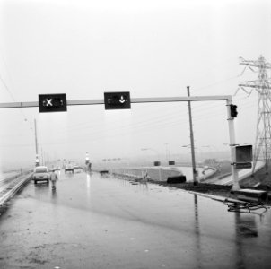 Weggedeelte met portaalborden, Bestanddeelnr 926-8667