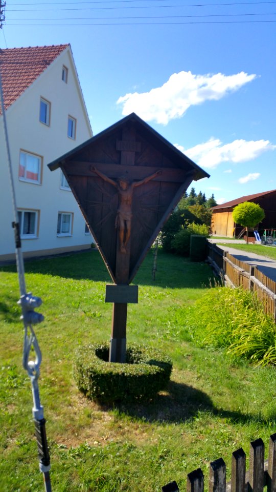 Wegkreuz bei Höfen, Ettringen