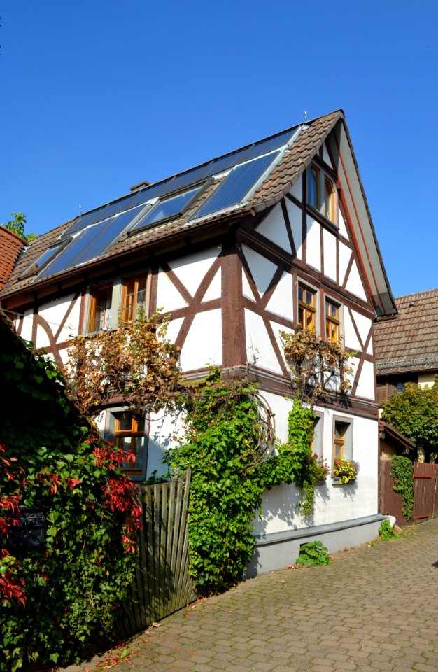 Wehrheim, Zur Burg 10