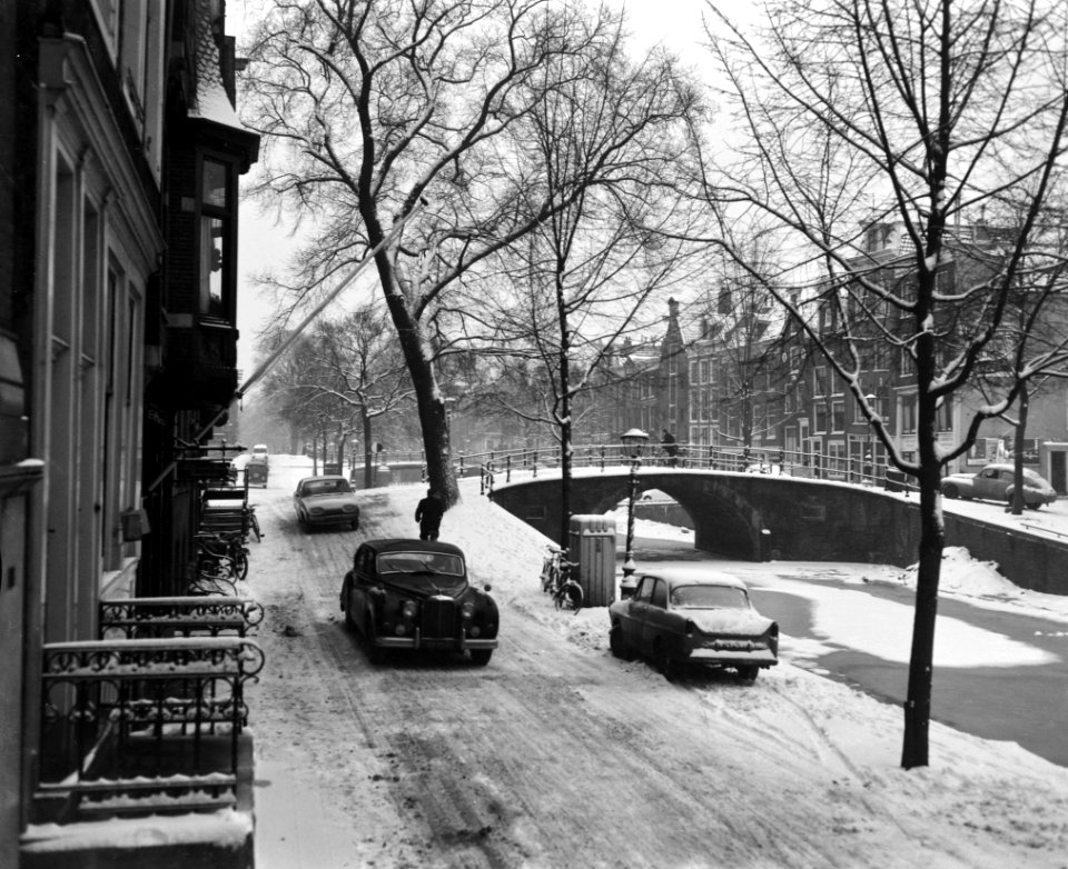 Weer sneeuw. De Reguliersgracht in winterkleed, Bestanddeelnr 914-8128