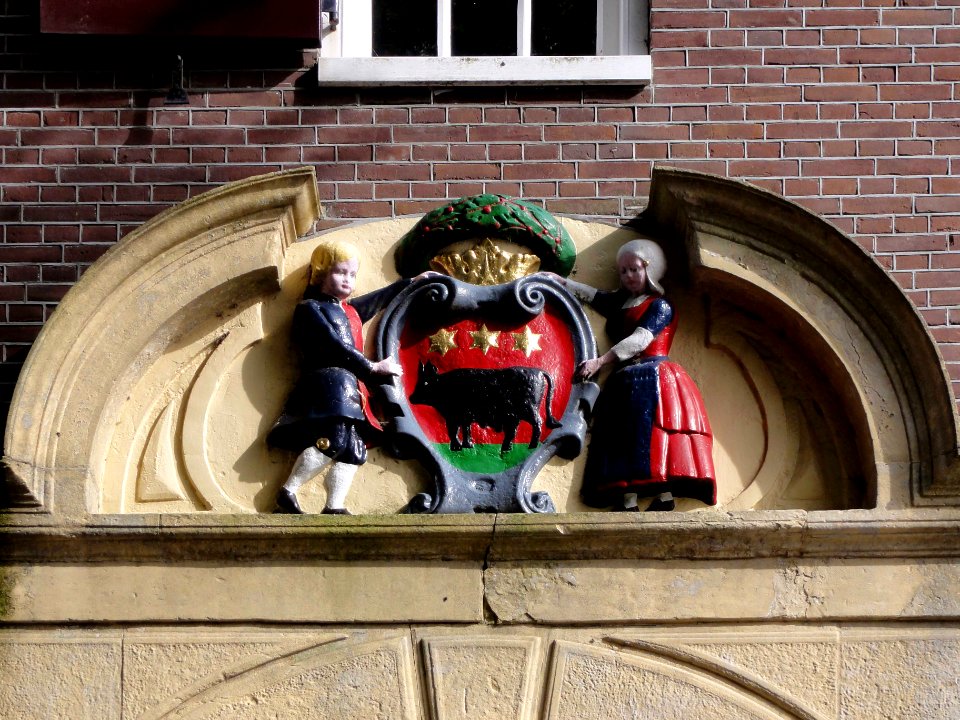 Weeskinderen met wapen Jan Nieuwenhuizenplein12-14 Edam