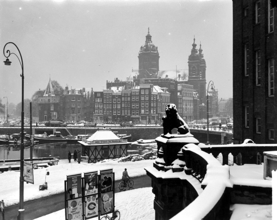 Weer sneeuw. De Reguliersgracht in winterkleed, Bestanddeelnr 914-8129